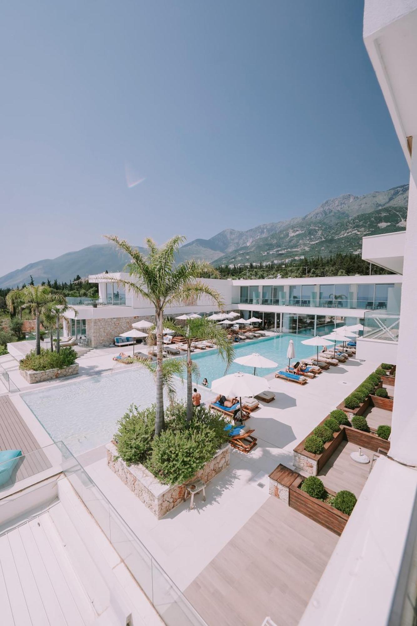 Empire Beach Resort Adults Only Dhermi Bagian luar foto